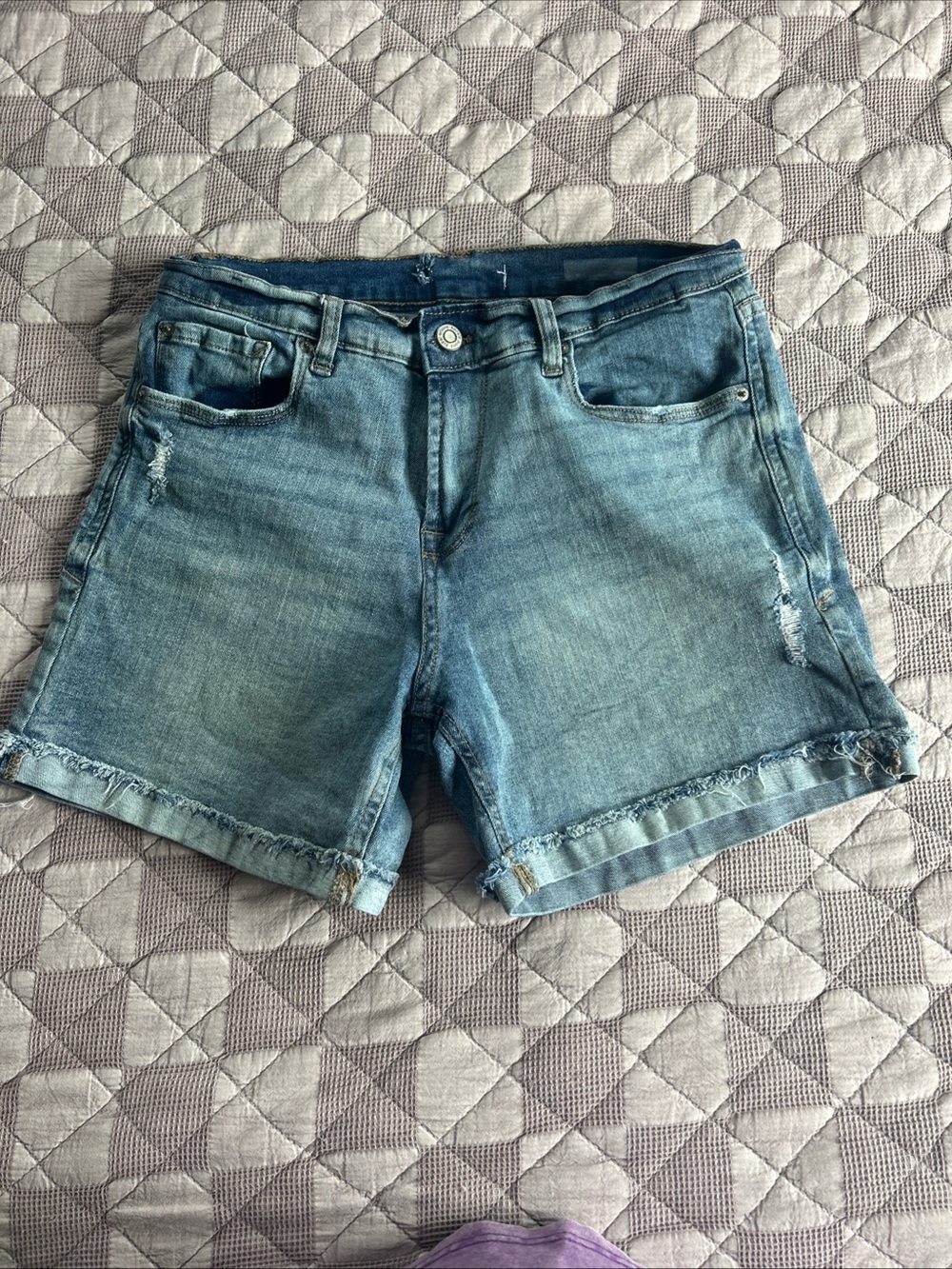 Kensie Light Blue Denim Roll-Hem Shorts